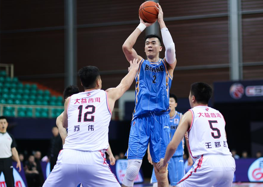 CBA回顾：北京男篮91-67大胜广东男篮，范子铭20+10+5，广东仅2人得分上双