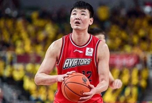 CBA战况：深圳男篮96-79天津男篮，萨林杰19+14顾全18分