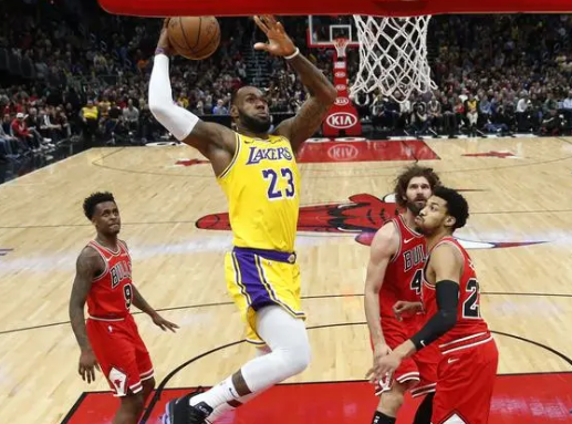 NBA强强对话!芝加哥公牛迎战洛杉矶湖人，引爆新赛季首场巅峰对决!